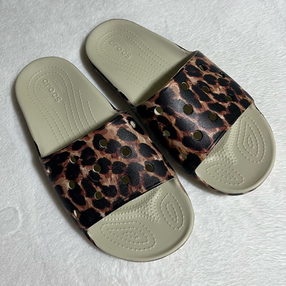 Crocs Leopard Print Men Sandals Sz 11 - Picture 2 of 6